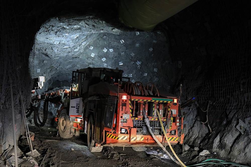 The take-up of Booyco PDS technology has seen over 6500 sets of mining vehicle equipment installed across southern Africa and more than 56 000 pedestrian supplied with PDS equipment.